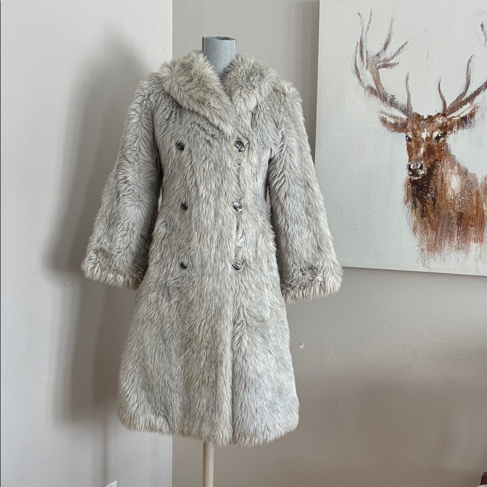Sirbain Faux Fur Coat in Light Gray with Satin Linin